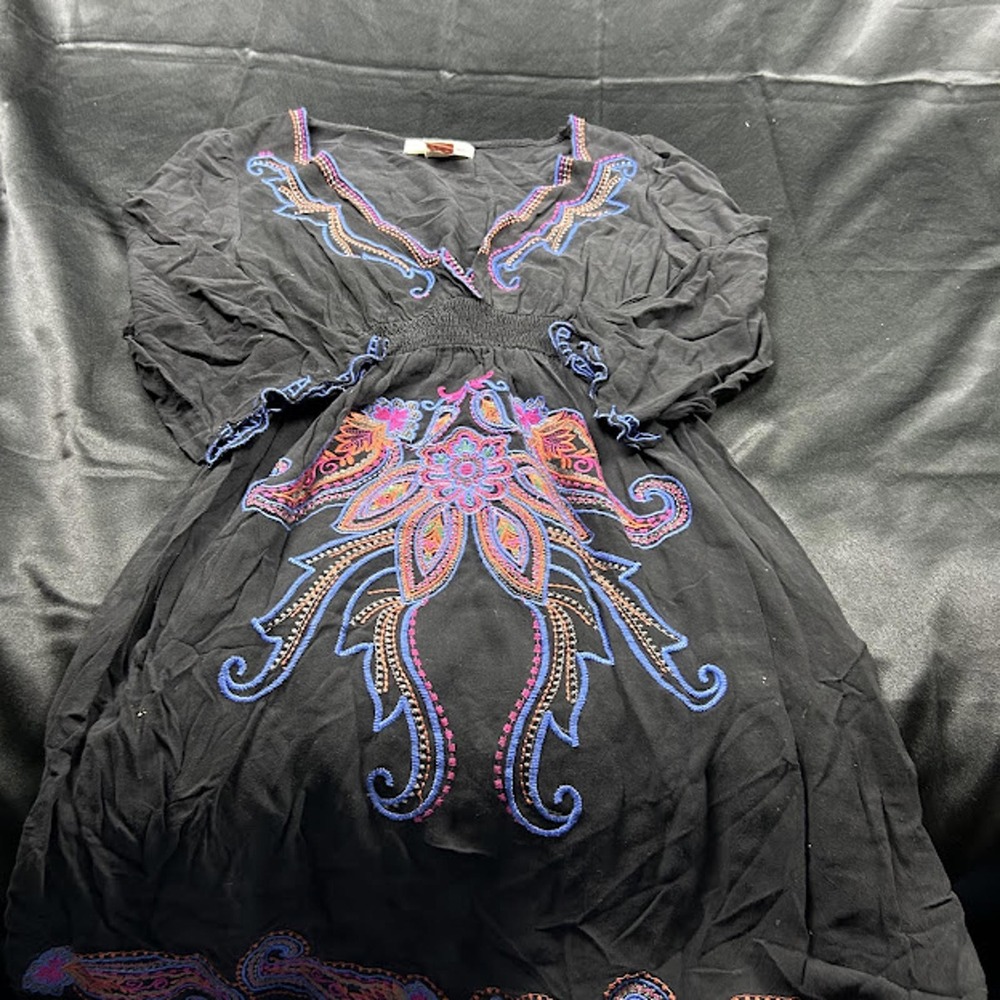 5th Culture Embroidered Boho Tunic Top Black Rayon V-Neck Empire Waist Large
